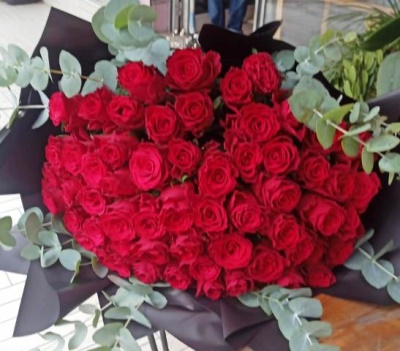 Kırmızı gül buketi siparişi